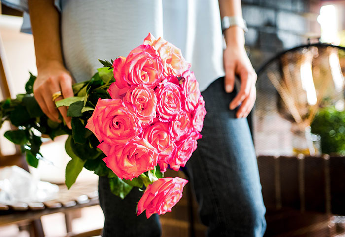 Woman Enrages Boyfriend's Sexist Uncle By Bringing Flowers To A Family Get-Together