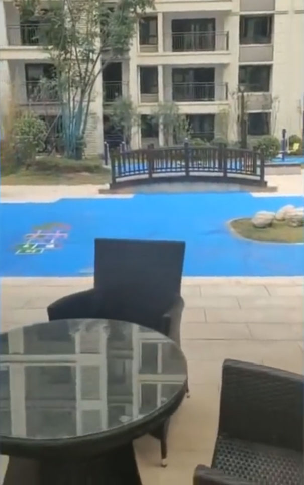 Homeowners Outraged After Realizing Their Builders Built A Plastic Lake Instead Of The Real One Their Pictures Showed