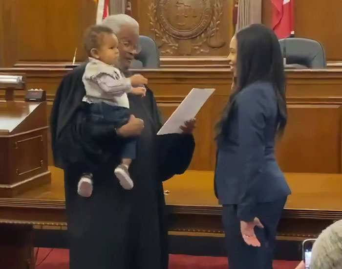 This Awesome Judge Held The Baby Of A Law Student As She Was Sworn Into The State Bar