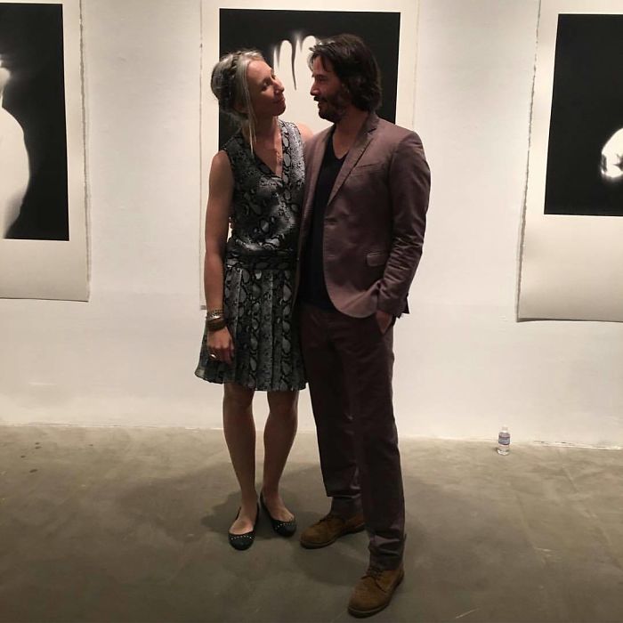 Keanu Reeves aparece por primera vez en público con su supuesta novia de 46 años