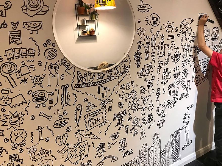 Kid Gets Hired By Local Restaurant To Doodle Their Walls Kid Gets Hired By Local Restaurant To Doodle Their Walls