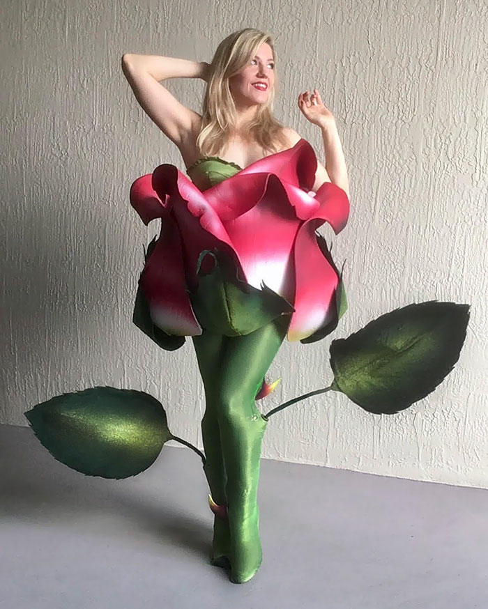 Woman Uses Foam And Toilet Seat Hinges To Create A Moving Rose Costume