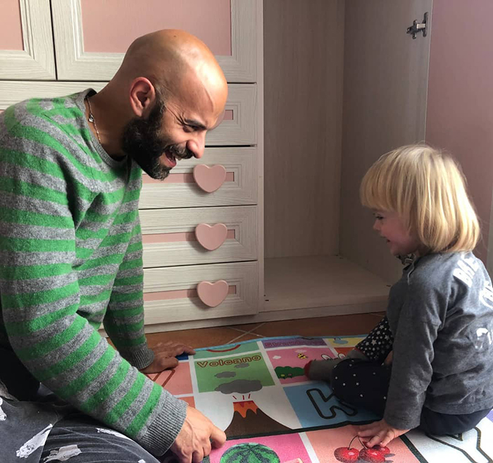 Este padre soltero adoptó a una niña con síndrome de Down que ya había sido rechazada por 20 familias