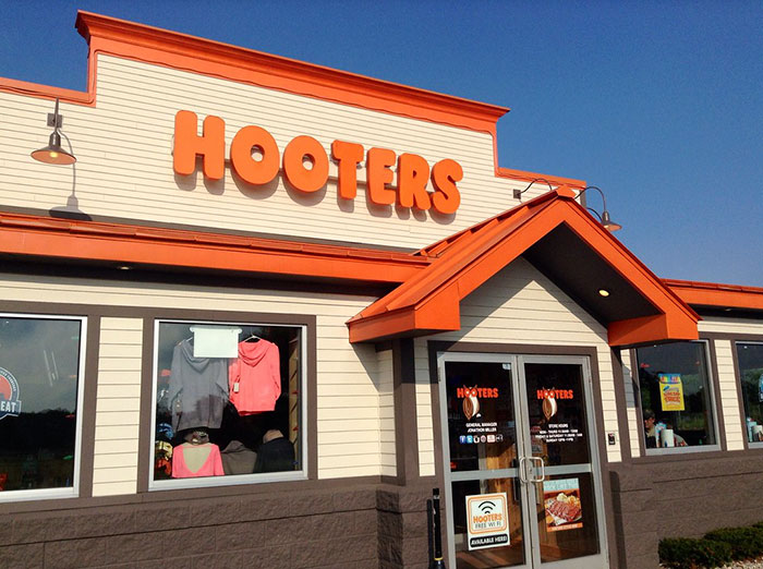 A Story About A Waitress Who Sued Hooters For Giving Her A Toy Yoda Instead Of Toyota Is Going Viral Again