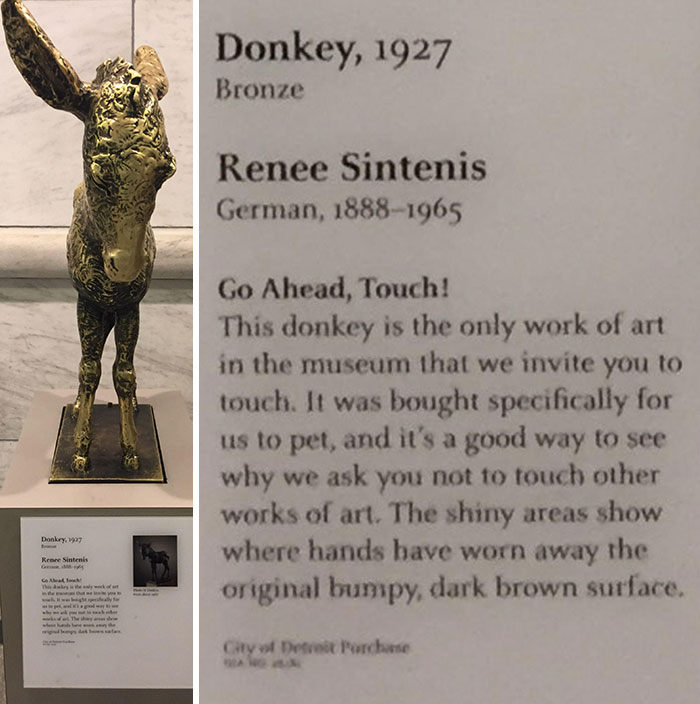 Estatua de un burro en el Instituto de artes de Detroit