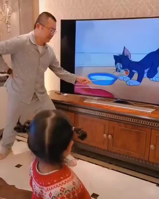 Somebody Needs To Give This Father A Dad Of The Year Medal For Joining His Daughter's Tom & Jerry Cartoon