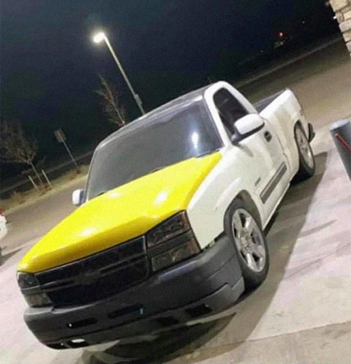 Guy With Mismatched Colored Truck Hood Posts An Ad, People Can't Believe His Luck When Another Driver Replies