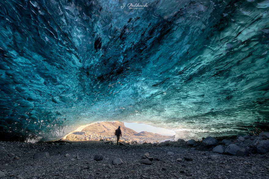 I Hiked For 2 Hours To The Ice Caves In Iceland, And What I Saw Inside Is Pure Magic (10 Pics)