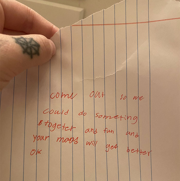 Little Brother Starts Slipping Notes To Sister Who's Crying In The Bathroom And She Shares Them Online