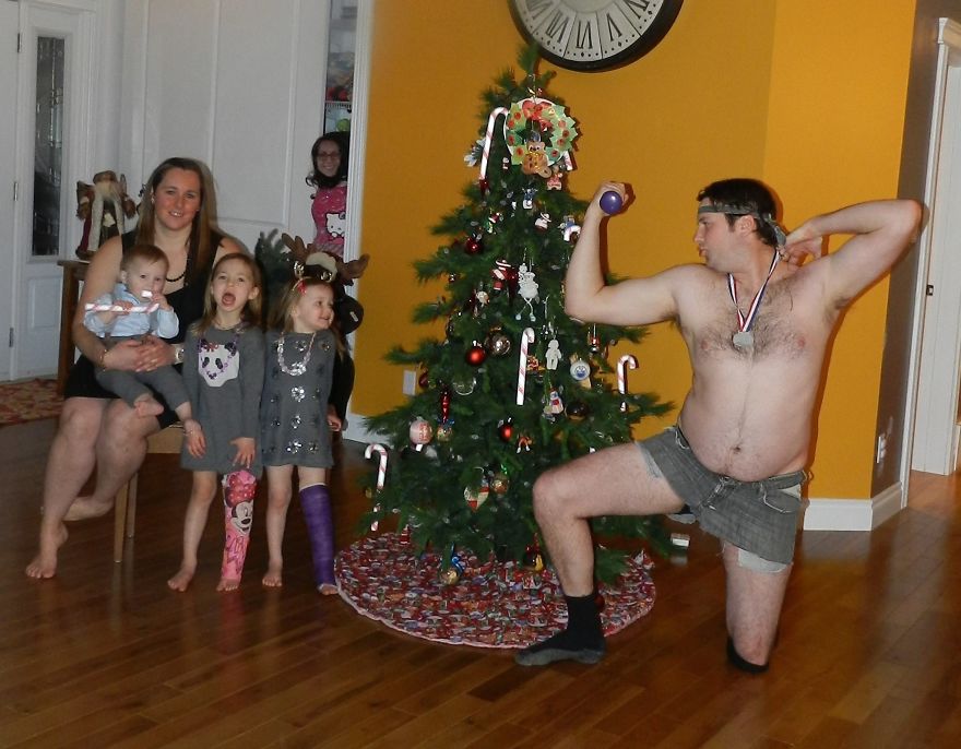 Family Christmas Photos That Are So Awkward You Love Them Family Christmas Photos That Are So Awkward You Love Them