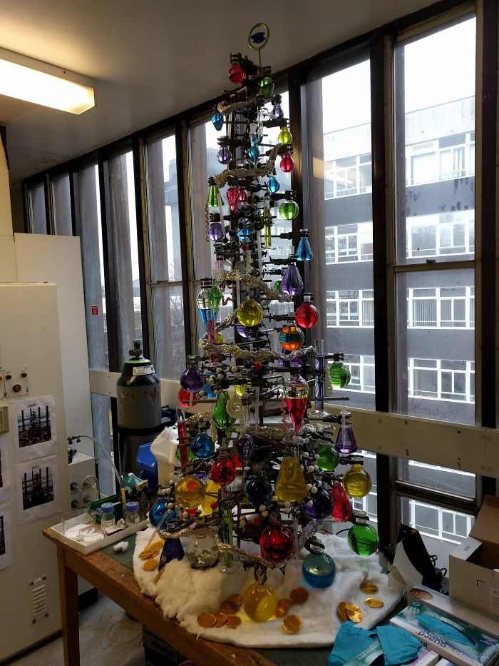 Moje laboratórium má nový vianočný strom