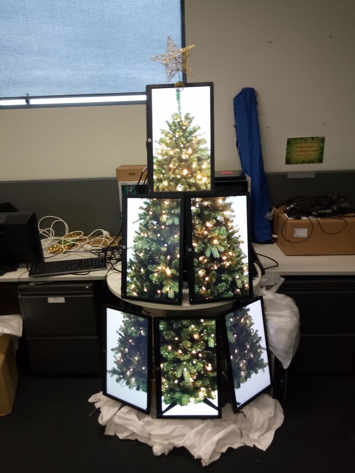 Árbol de Navidad hecho con monitores
