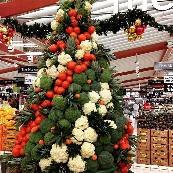 Árbol de Navidad en el supermercado