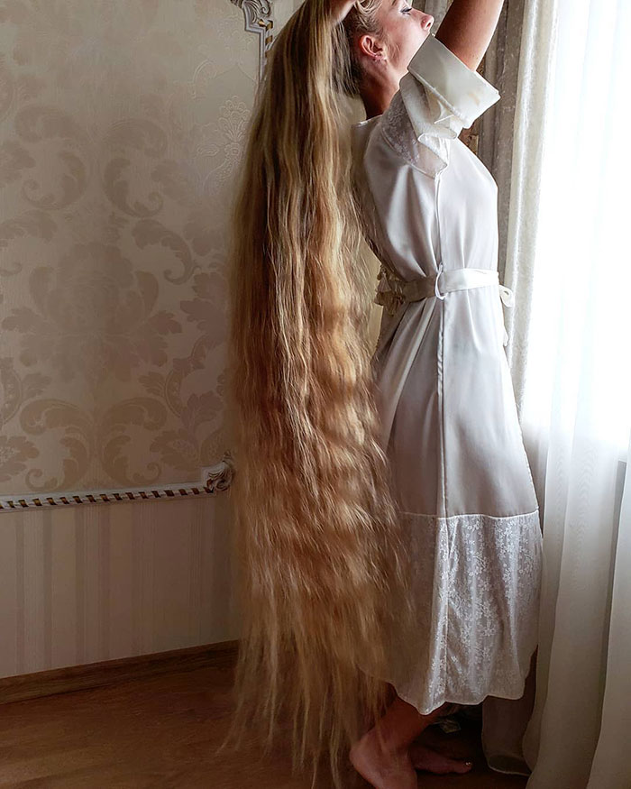 Esta mujer se niega a cortarse el pelo desde los 5 años, ahora tiene 34 y parece Rapunzel