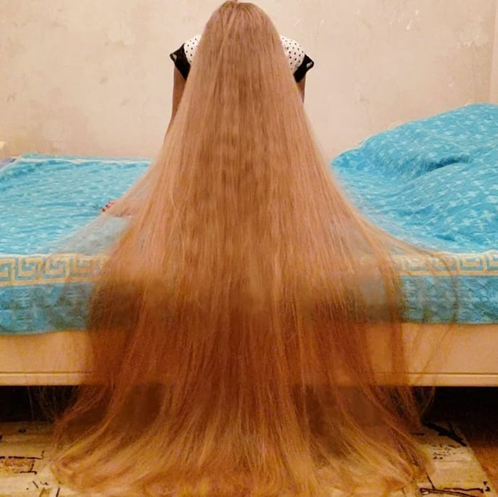 Esta mujer se niega a cortarse el pelo desde los 5 años, ahora tiene 34 y parece Rapunzel