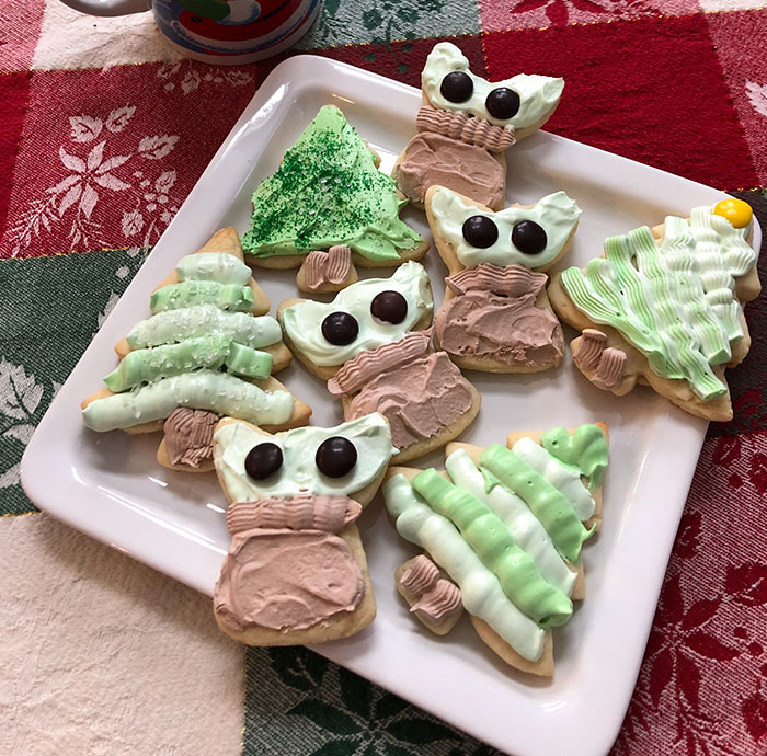 People Started Chopping The Heads Off Their Angel Cookie Cutters To Create Baby Yoda Treats