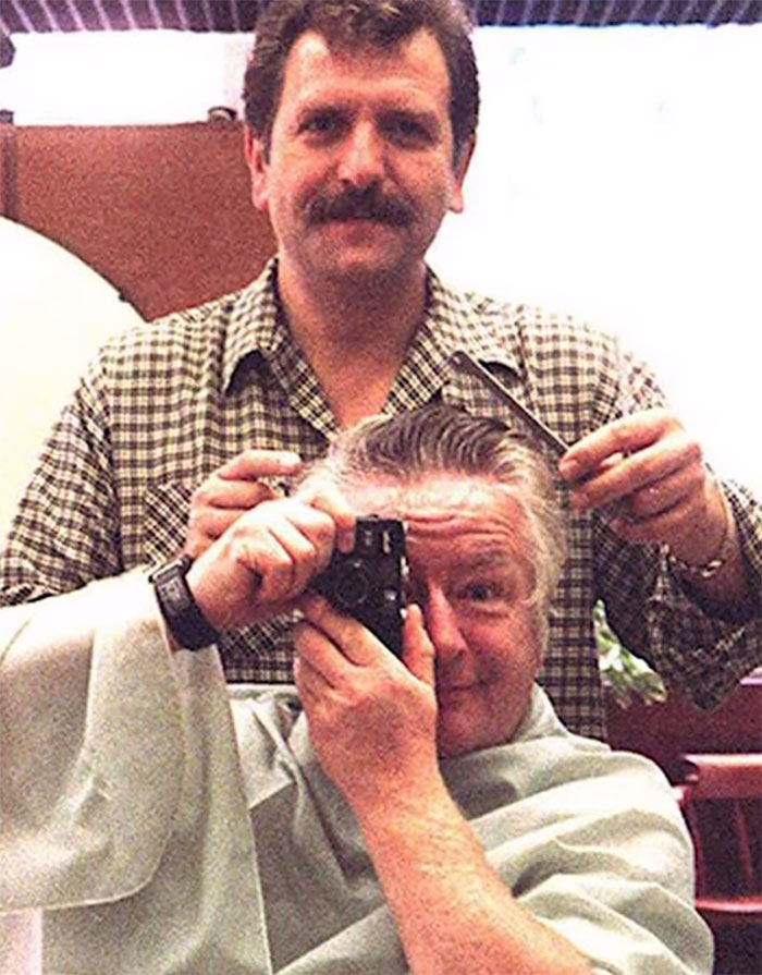 Man Snaps A Mirror Selfie With His Barber In The 1970s, Continues The Tradition For 40 Years
