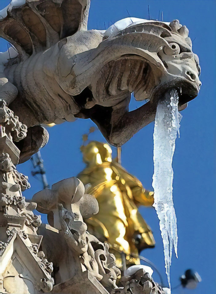 Gargoyle-Statues-Vomiting-Ice