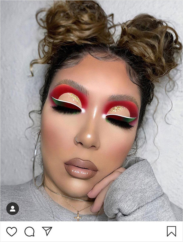 Mua Posts Christmas Inspired Look, Flat Out Denies It's Photoshopped In The Comments