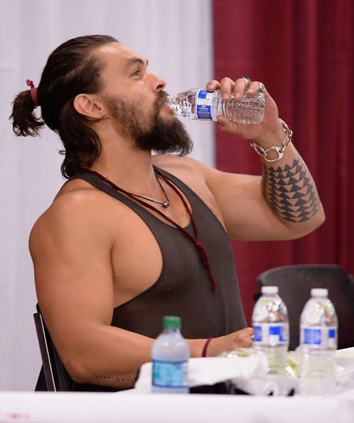 Jason Momoa Shames Chris Pratt For Single-Use Plastic, Someone Digs Up A Pic And Tries To Call Out Jason Momoa