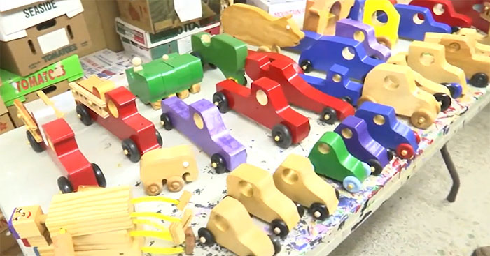 This Real-Life Santa Has Been Making Wooden Toys For Children In Need Every Christmas For 50 Years