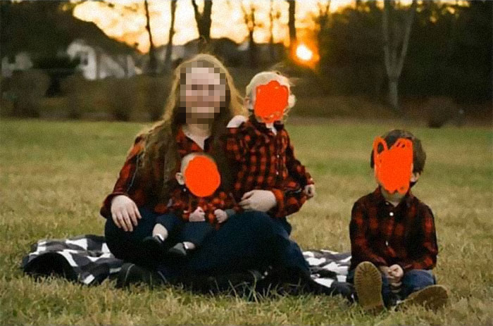 La gente avergüenza a esta madre por pedir que borraran con photoshop a su hijastro de las fotos familiares
