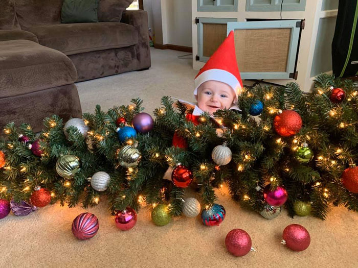 Every Advent Day This Mom Took A Photo Of Her Baby, Dressed As A Baby Elf On The Shelf