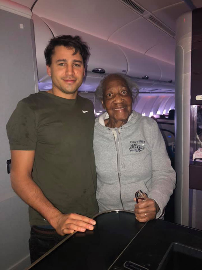 Man Gives Up His First-Class Seat To An 88 Y.O. Lady, Making Her Dream Come True