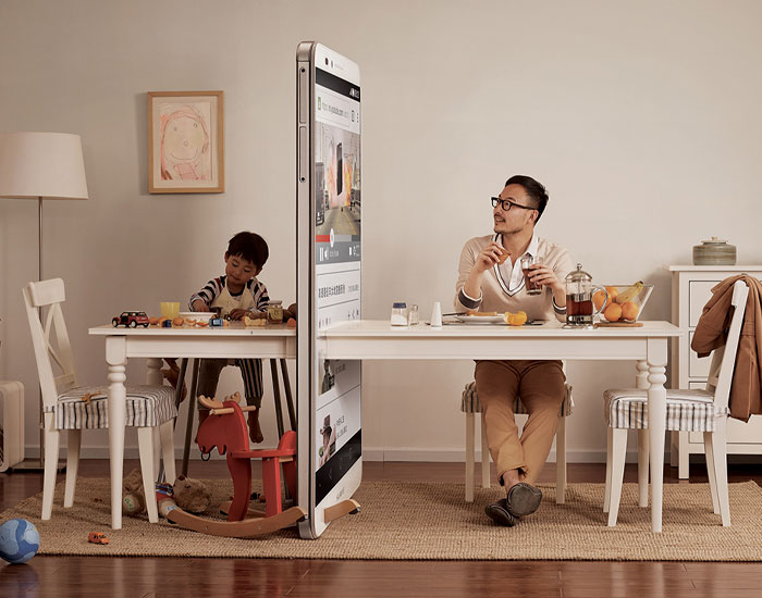 This Ad Campaign Shows How Smartphones Divide Families