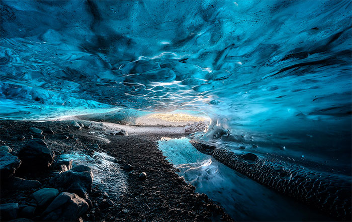 I Hiked For 2 Hours To The Ice Caves In Iceland, And What I Saw Inside Is Pure Magic (10 Pics)