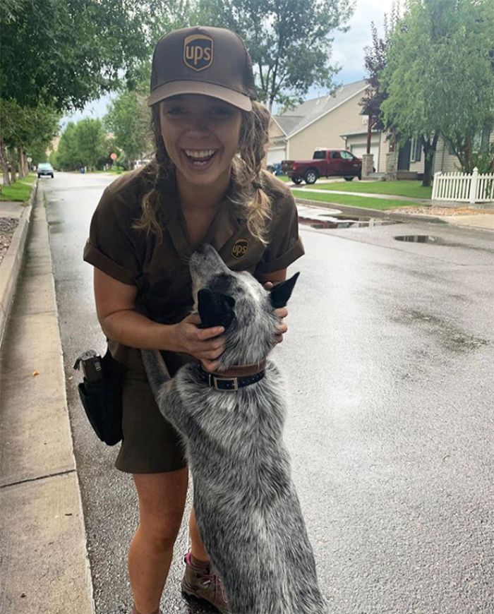 Turns Out, UPS Drivers Have A Facebook Group About Dogs They Meet On Their Routes, And It Will Make Your Day (New Pics)