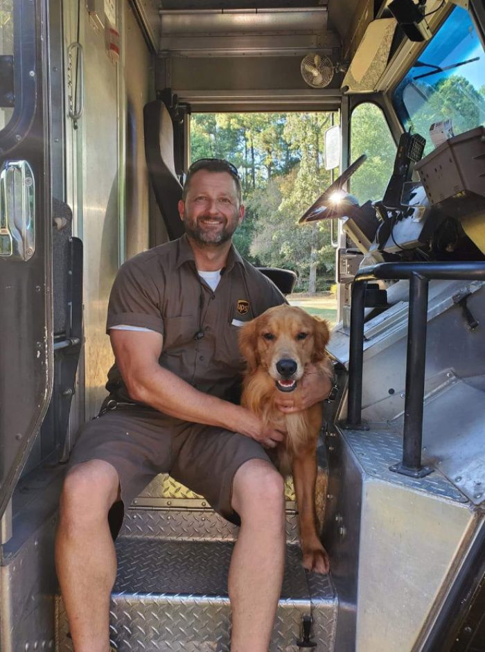 UPS-Drivers-Meets-Animals-Dogs