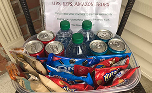 Homeowner Leaves Snacks For Amazon Delivery Guy And His Reaction Is Too Pure