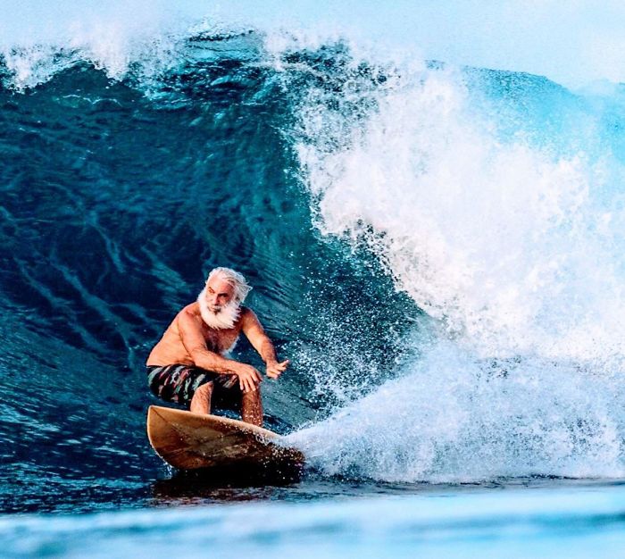 Mi tío de 60 años surfeando en Kauai