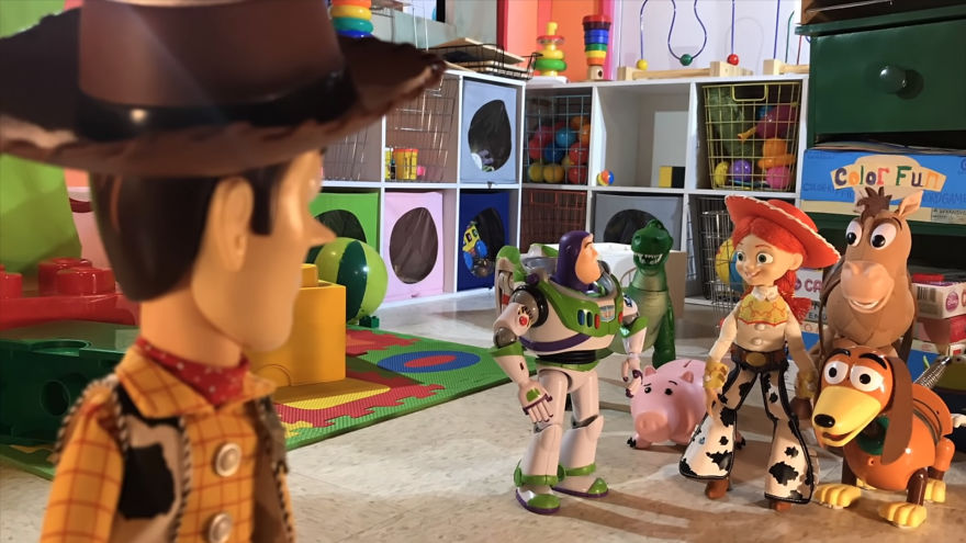 Two brothers completely remake Toy Story 3 with real toys in 8 years 5e313b8c73222 png  880 - Inacreditável! Irmãos recriaram o "Toy Sotry 3" durante 8 anos