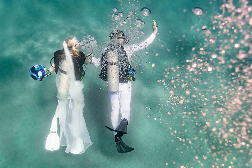 We Captured A Beautiful Wedding Which Happened 32 Feet Underwater (11 Pics)