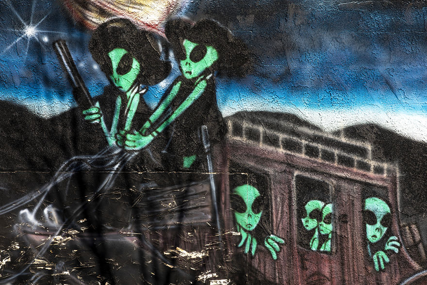 A Mural Depicting Aliens Along The Highway