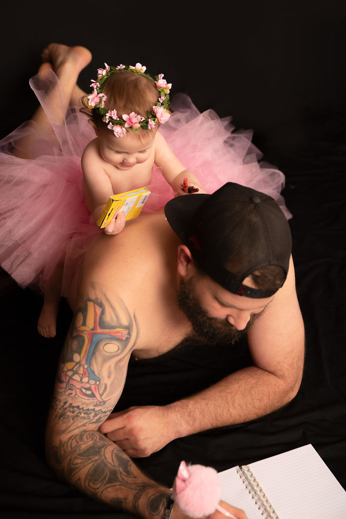 Wholesome Photoshoot Where Dad And Daughter Are Both Dressed In Tutus Is Going Viral