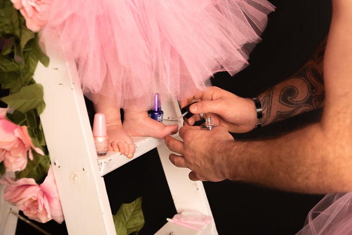 Wholesome Photoshoot Where Dad And Daughter Are Both Dressed In Tutus Is Going Viral