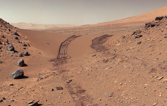 Curiosity's Color View Of Martian Dune After Crossing It