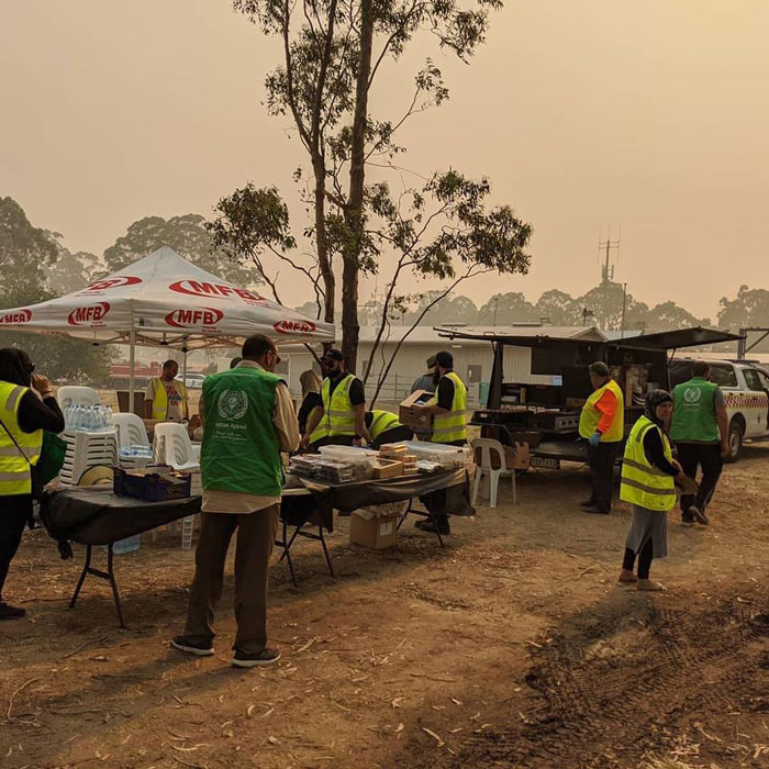 Muslim Community Brings 5 Trucks Of Supplies And Cooks Meals For Exhausted Firefighters In Australia