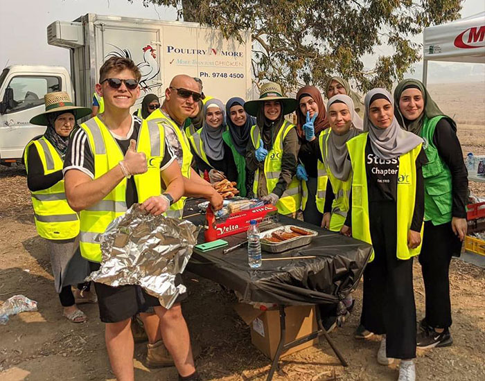 Muslim Community Brings 5 Trucks Of Supplies And Cooks Meals For Exhausted Firefighters In Australia