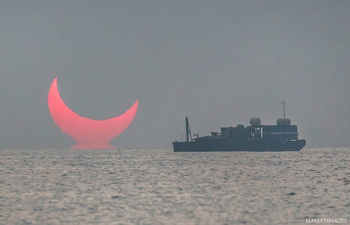 'Devil's Horns' Sunrise Photo Goes Viral And It's 100% Real