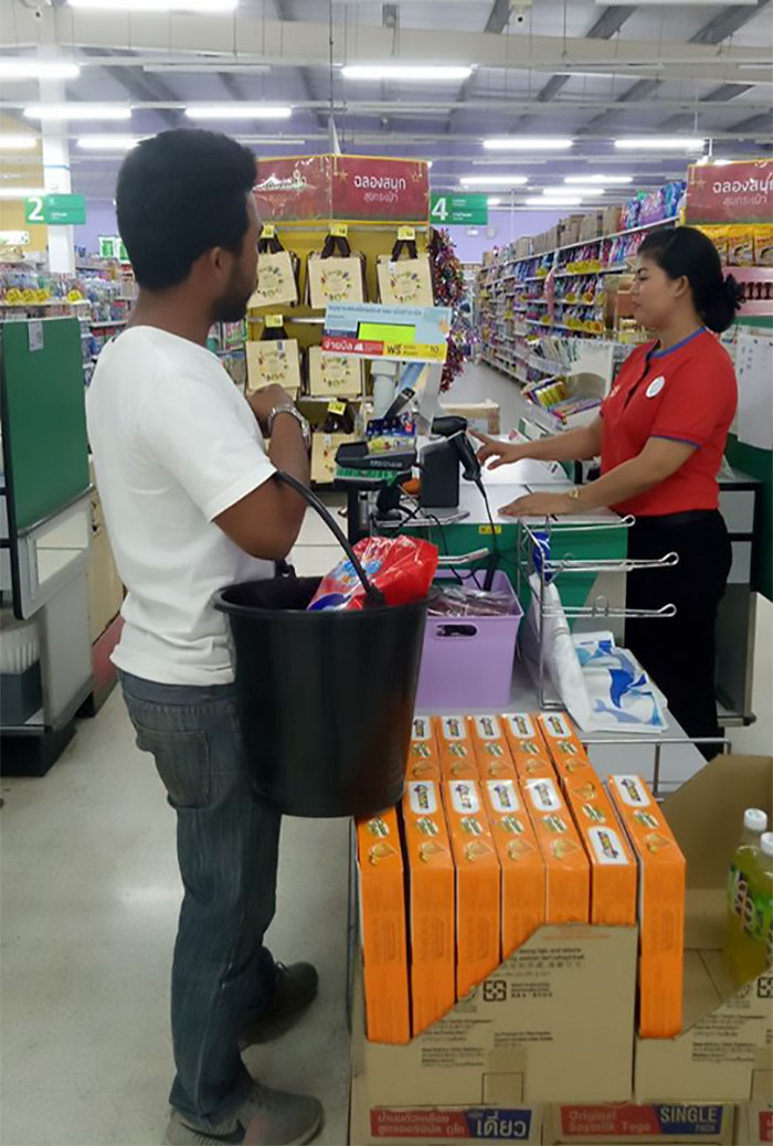 Unusual-Ways-People-Dealing-Plastic-Bag-Ban-Thailand