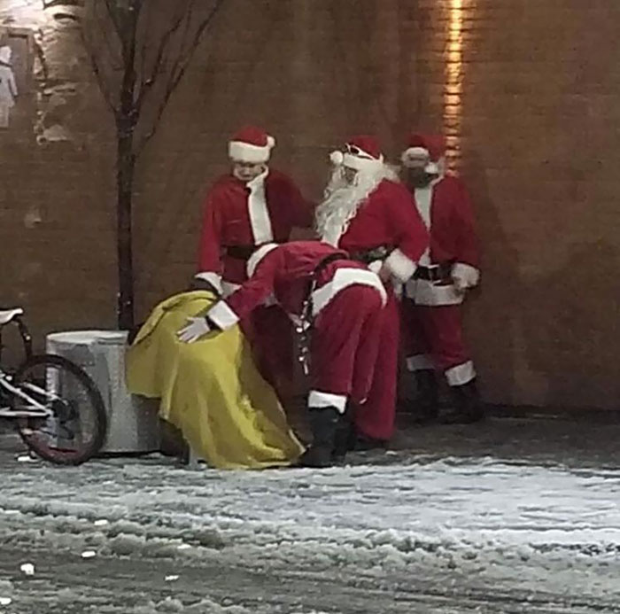 4 Santas Spotted In Downtown Kingston Checking In On Homeless Individuals And Making Sure They’re Ok