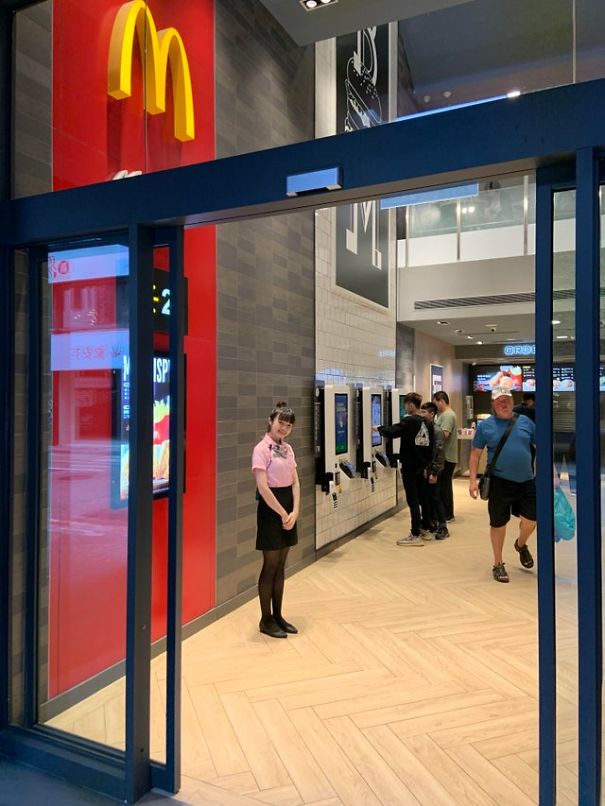 McDonalds restaurants in Taiwan have greeters