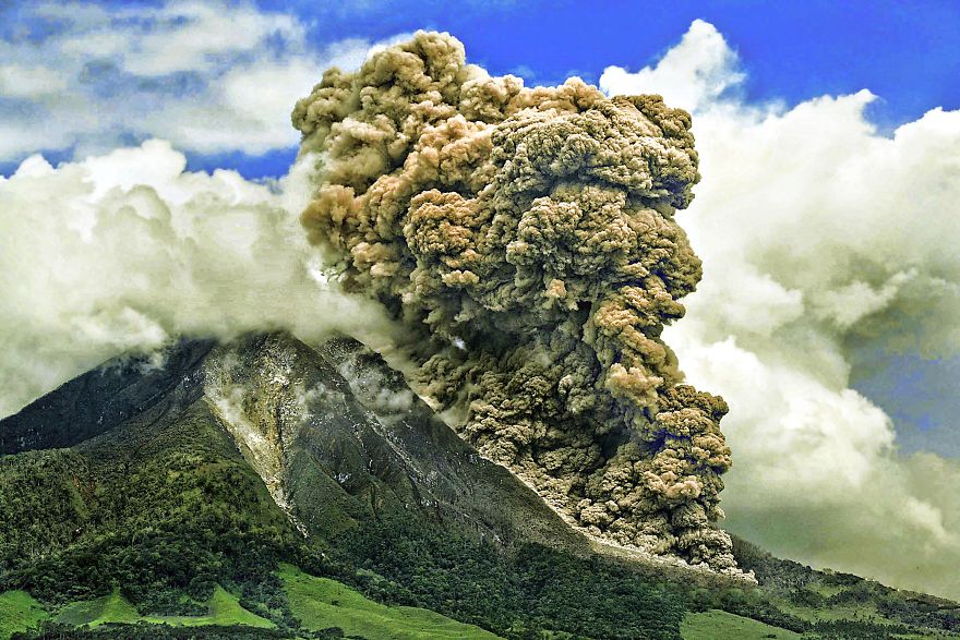 The Biggest Eruption Of Mt. Sinabung, December 2013