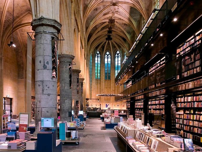 Iglesia en Maastricht transformada en la libreria Dominicanen