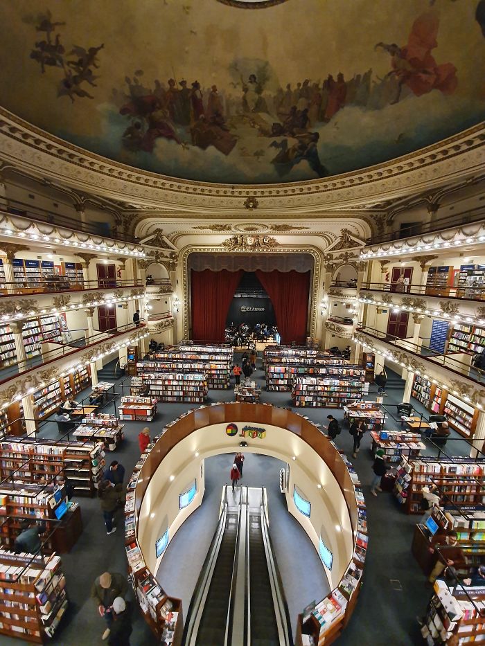 Antiguo teatro en Buenos Aires convertido en librería