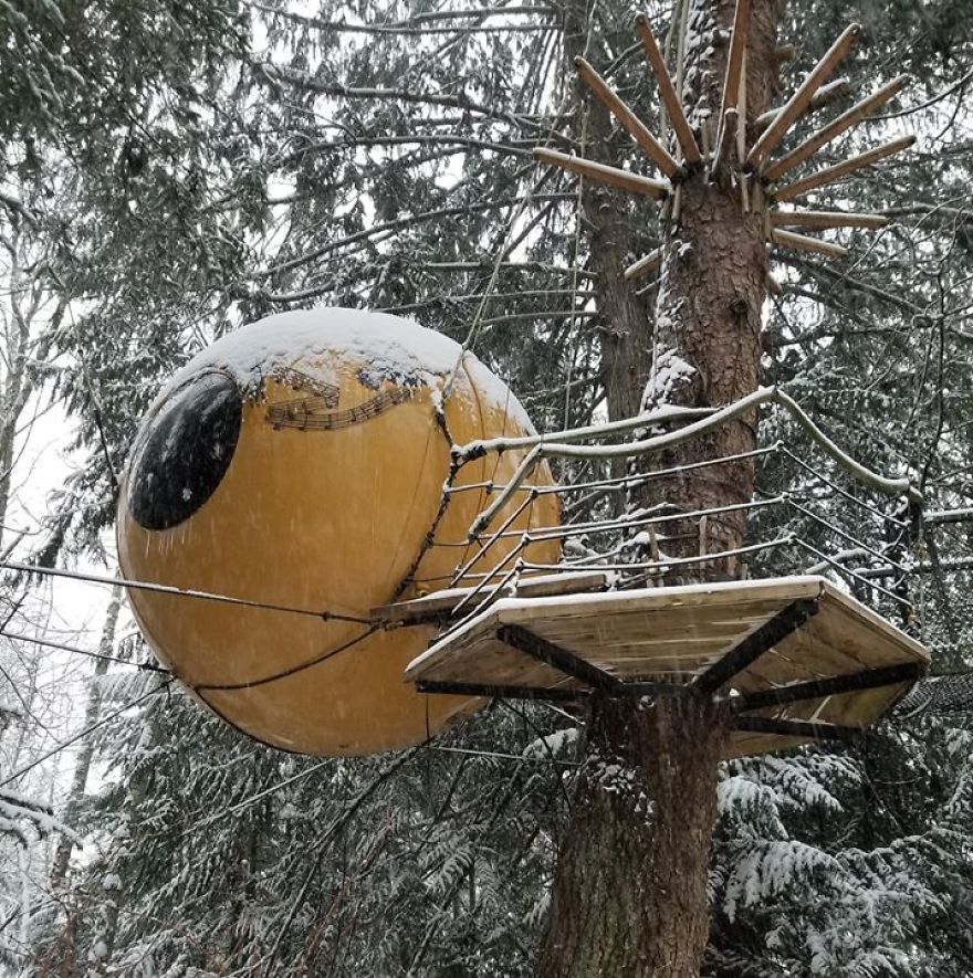 Most Amazing Tiny Round Tree House Fully Suspended In The Air.